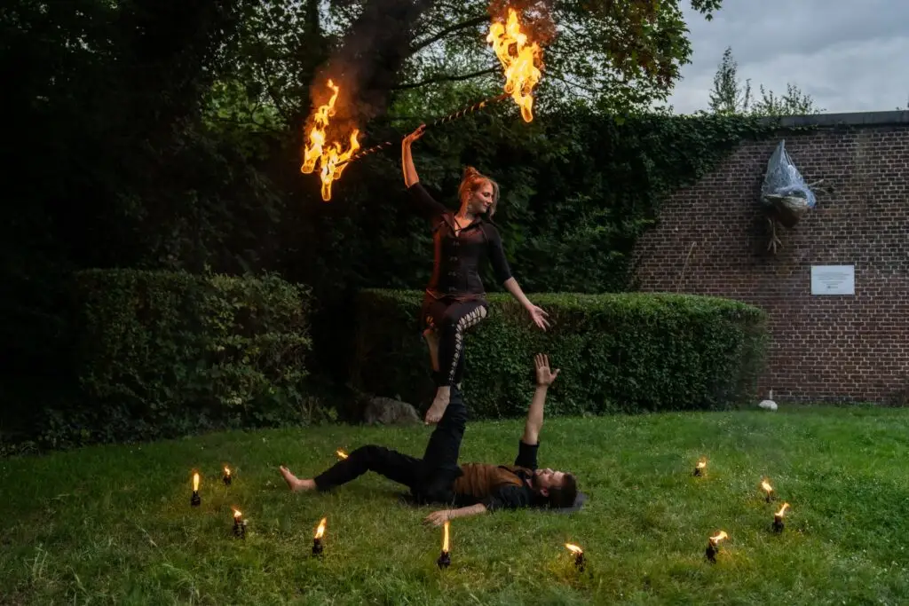 Animation événementielle en Belgique avec feu, LED et performance visuelle