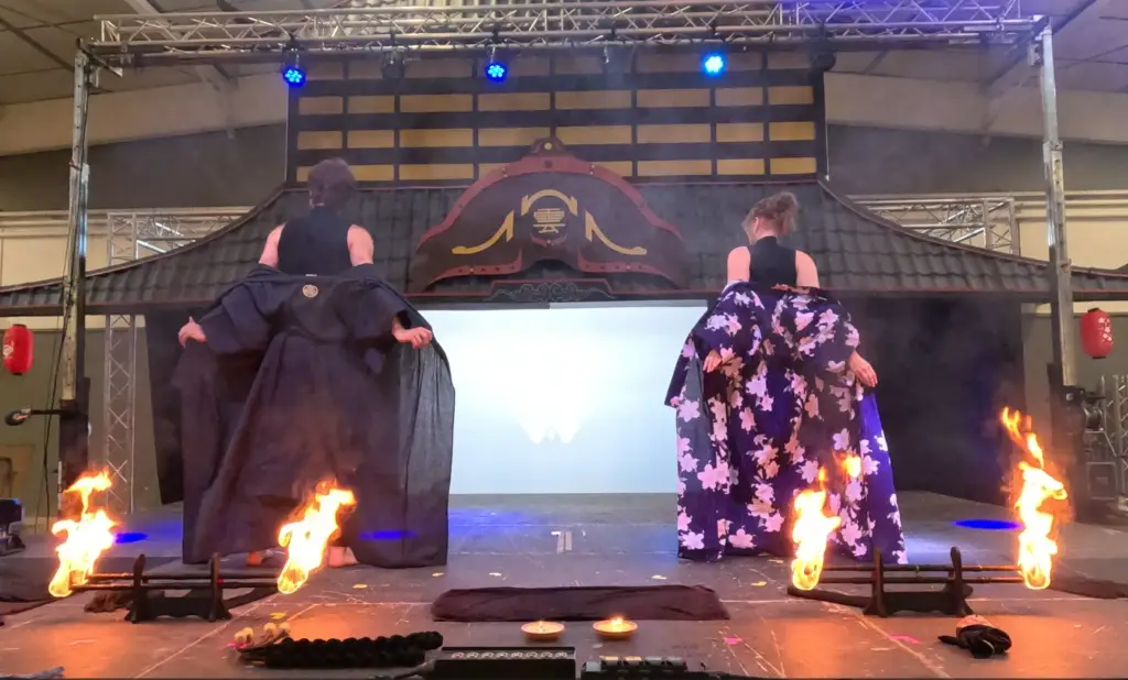 Jongleur de feu et LED pour animation événementielle en Brabant wallon